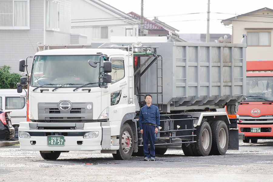 宇都宮興産株式会社 - 環境事業部 : 産業廃棄物収集・運搬処理業 : ダンプトラック 10.0t車