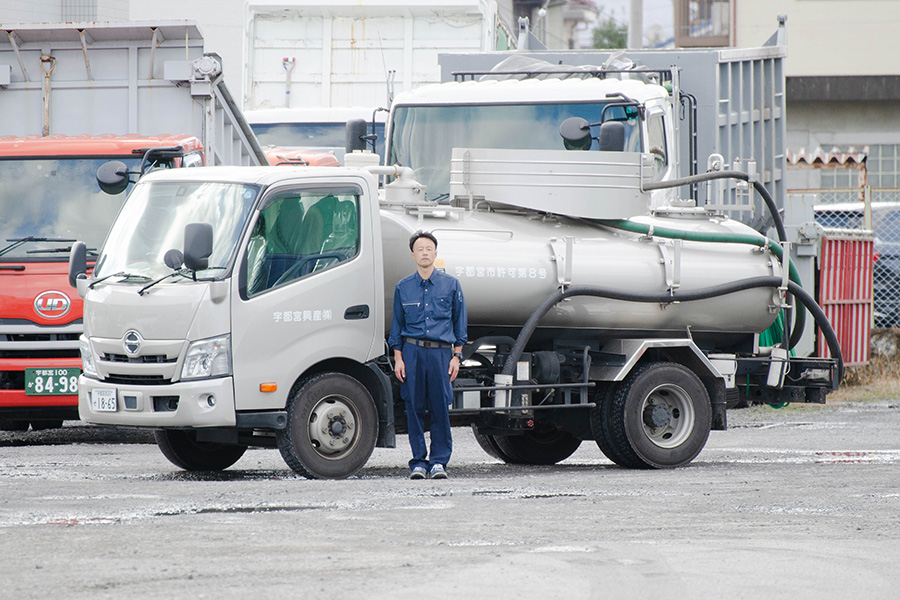 宇都宮興産株式会社 - 環境事業部 : 浄化槽清掃業務 : バキューム車